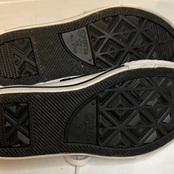 Converse x Hello Kitty Chuck Taylor All Star Low Top Size Kids 11 - Picture 6 of 8